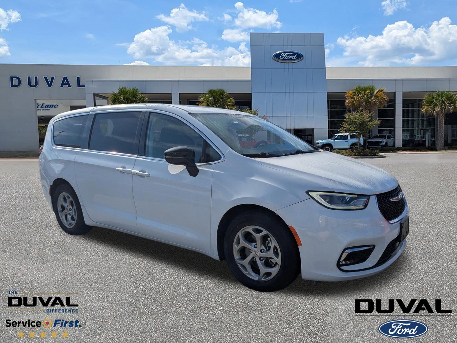 Used 2024 Chrysler Pacifica - photo 1