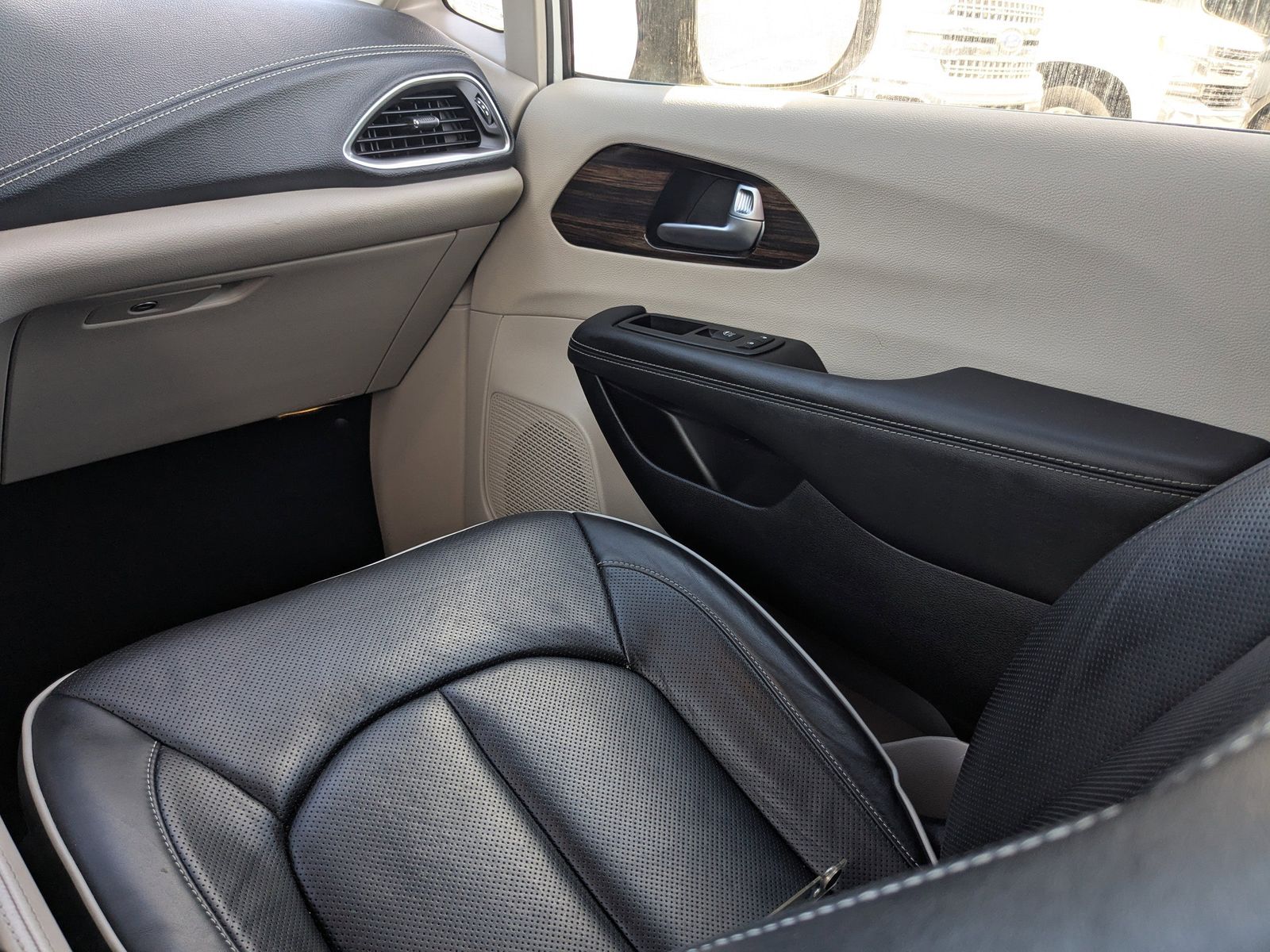 Used 2024 Chrysler Pacifica - photo 18