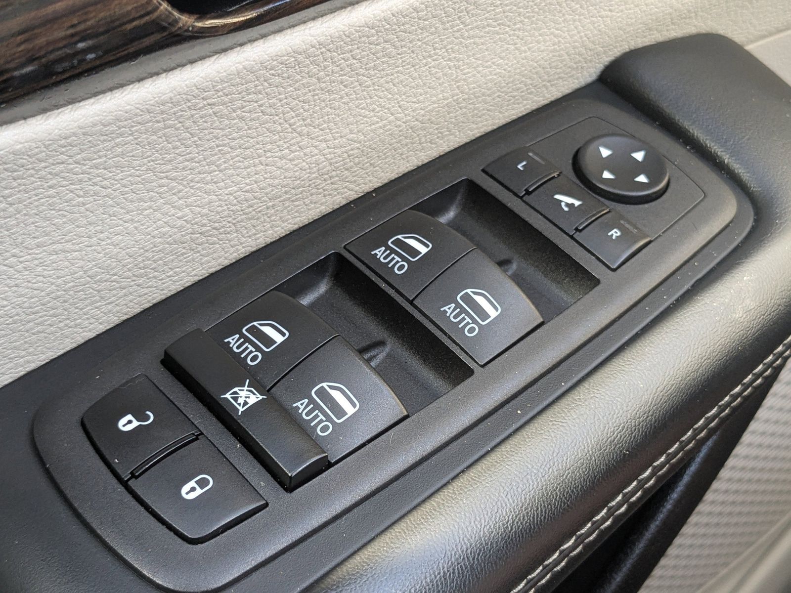 Used 2024 Chrysler Pacifica - photo 27