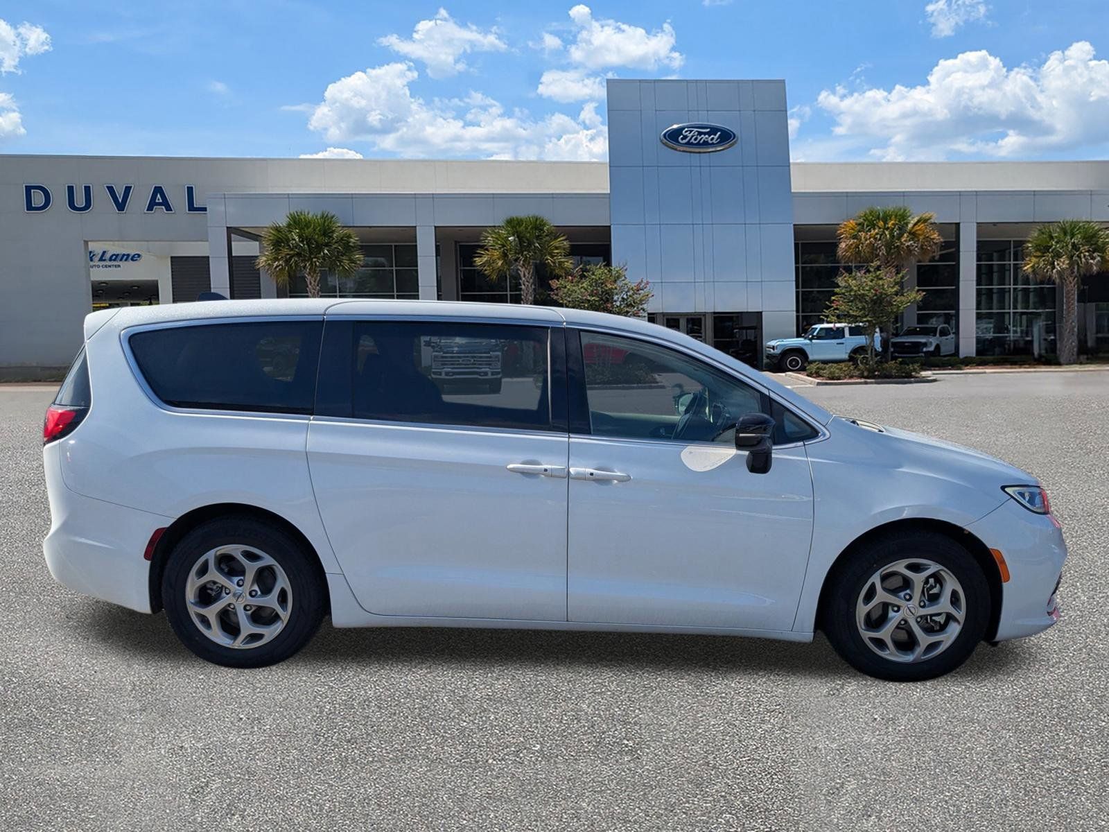 Used 2024 Chrysler Pacifica - photo 6