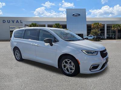 Used 2024 Chrysler Pacifica - photo 2