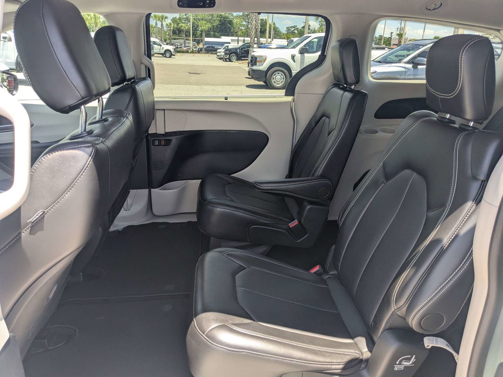 Used 2024 Chrysler Pacifica - photo 16