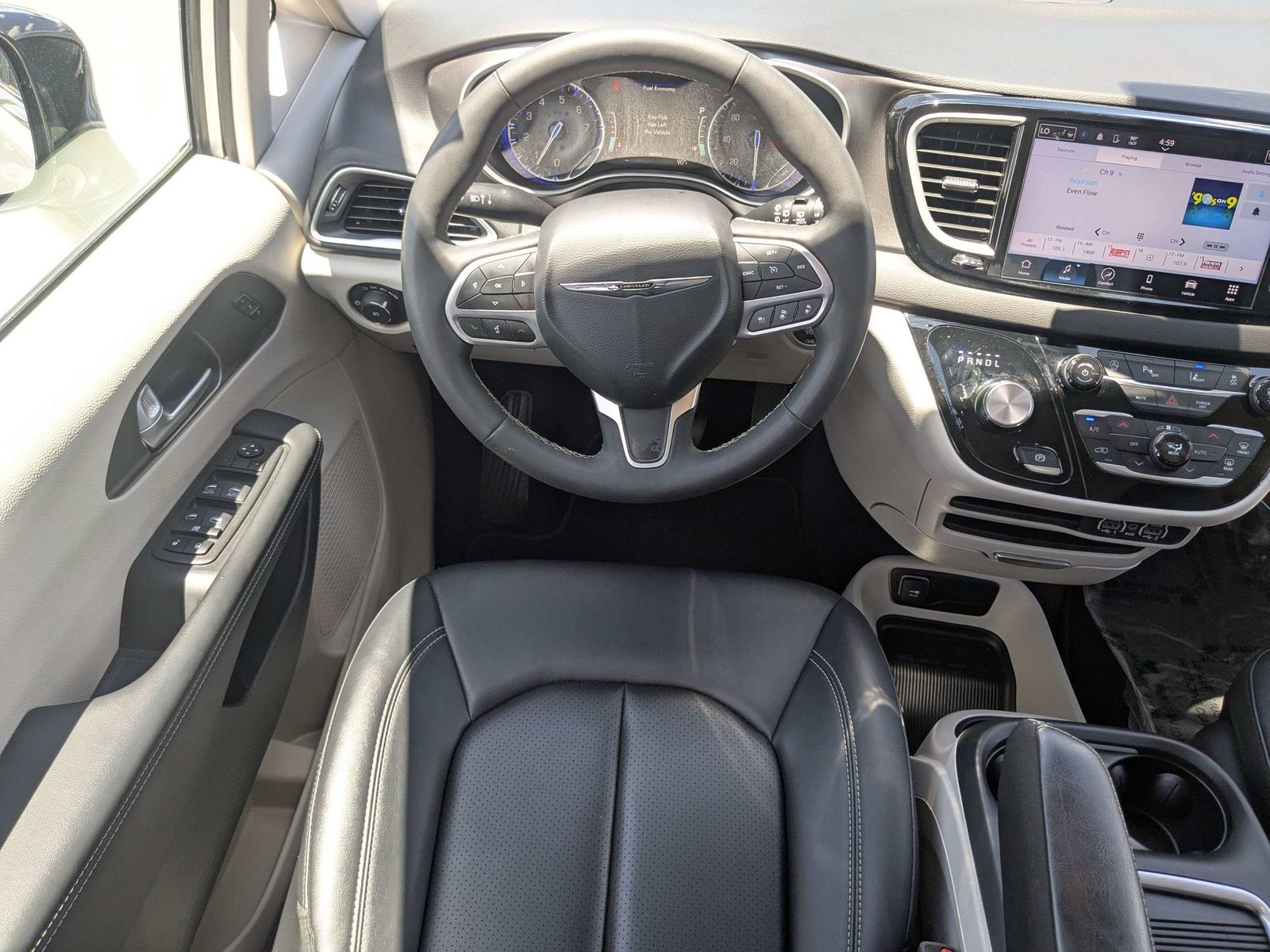 Used 2024 Chrysler Pacifica - photo 18