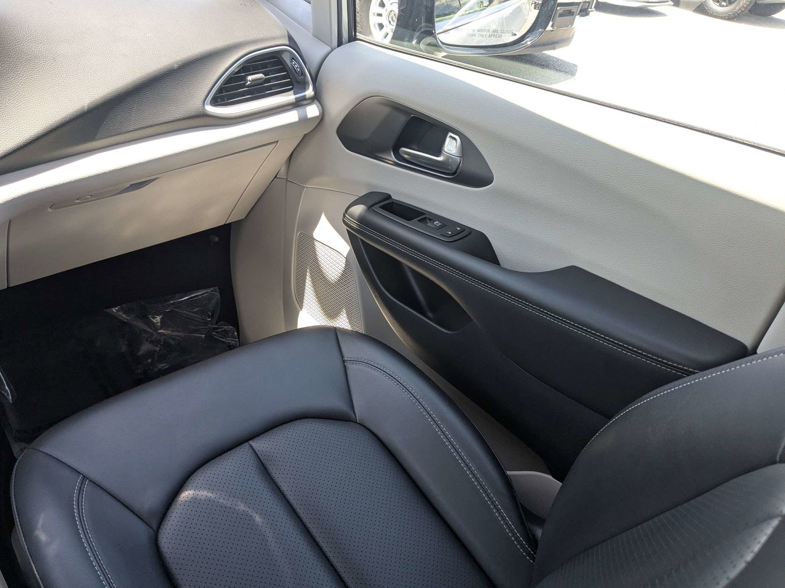 Used 2024 Chrysler Pacifica - photo 19