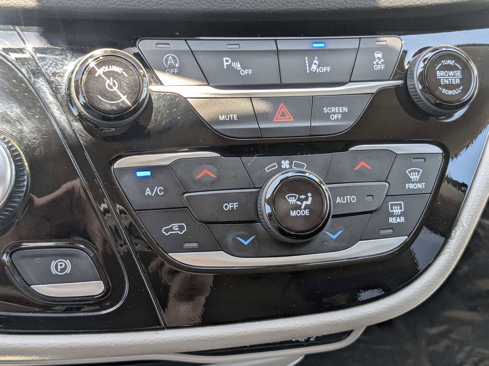 Used 2024 Chrysler Pacifica - photo 25