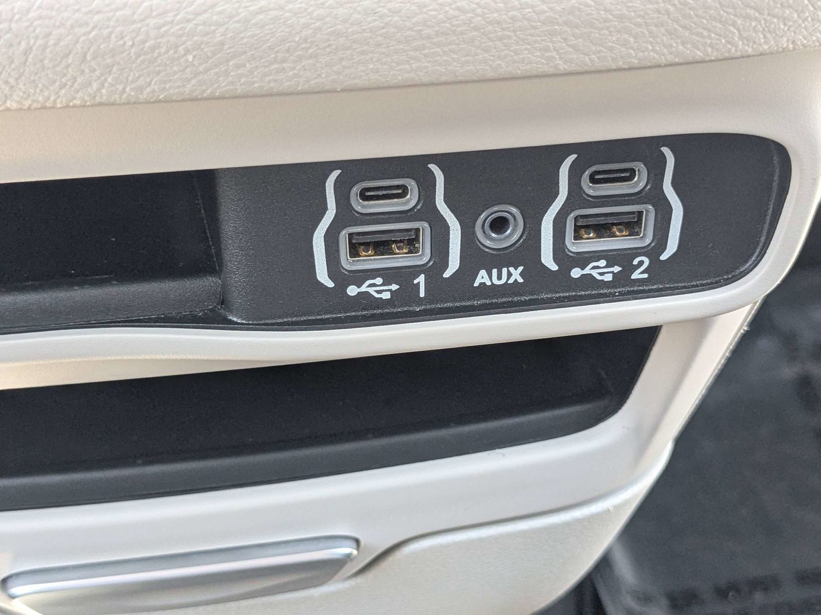 Used 2024 Chrysler Pacifica - photo 26