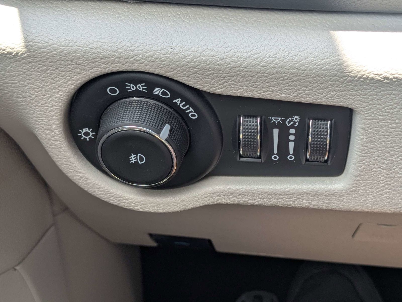 Used 2024 Chrysler Pacifica - photo 28
