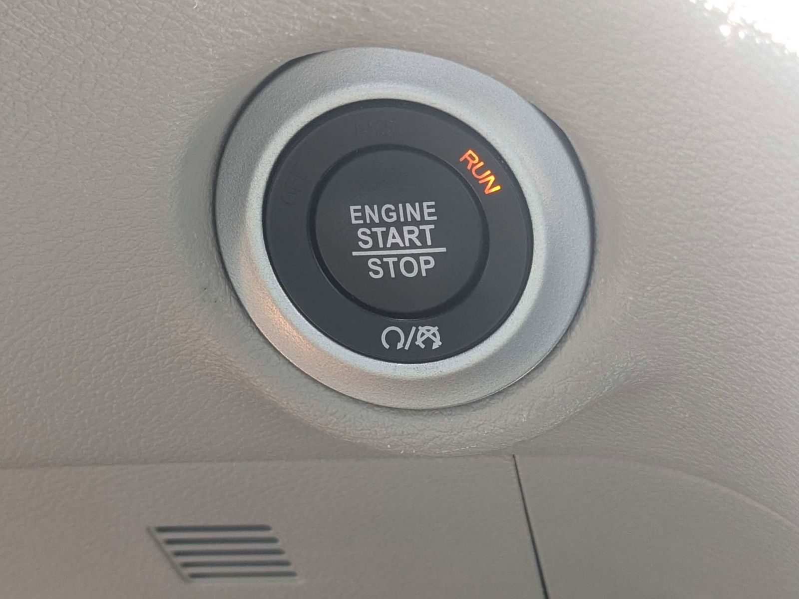 Used 2024 Chrysler Pacifica - photo 33