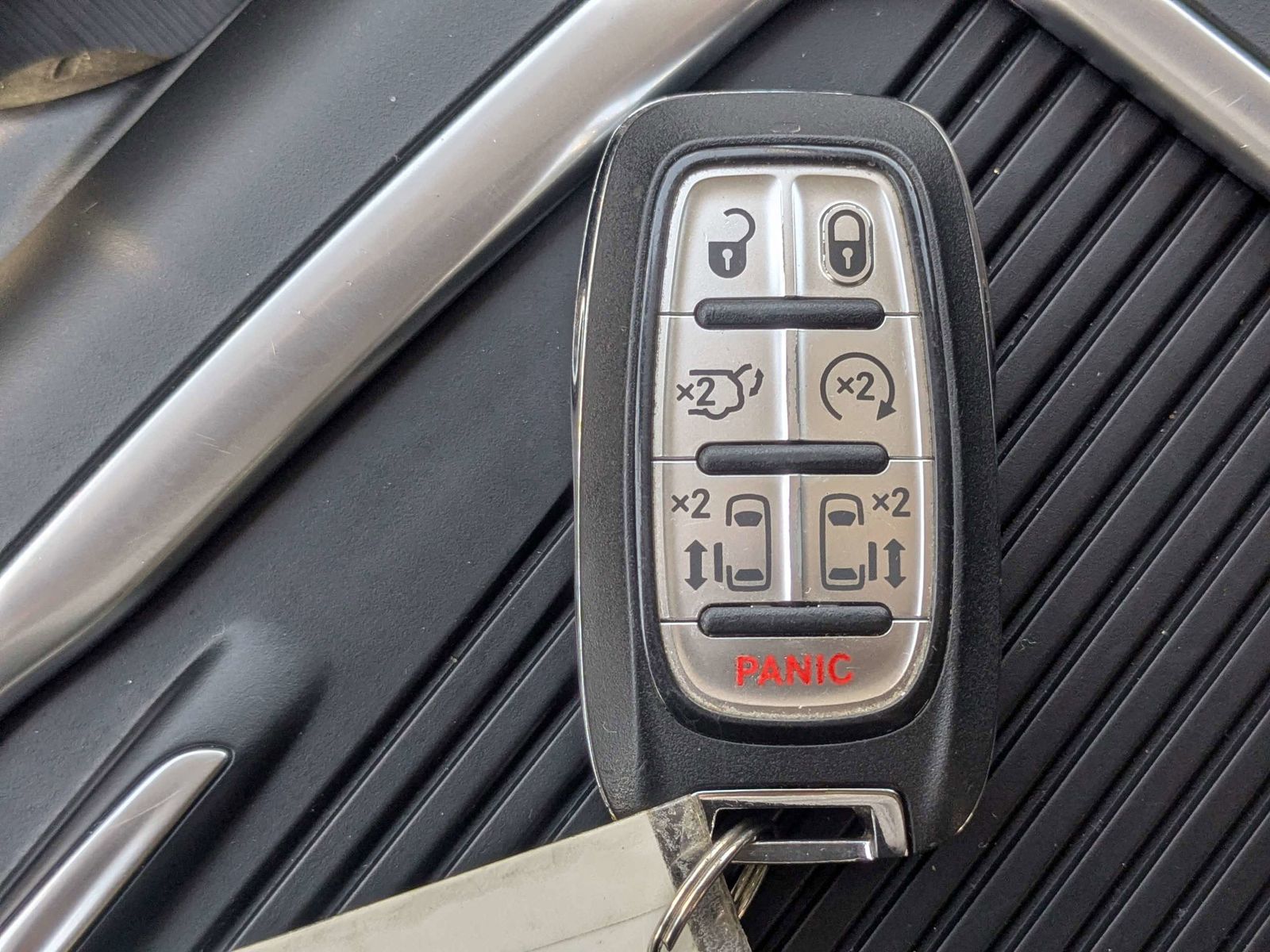 Used 2024 Chrysler Pacifica - photo 34
