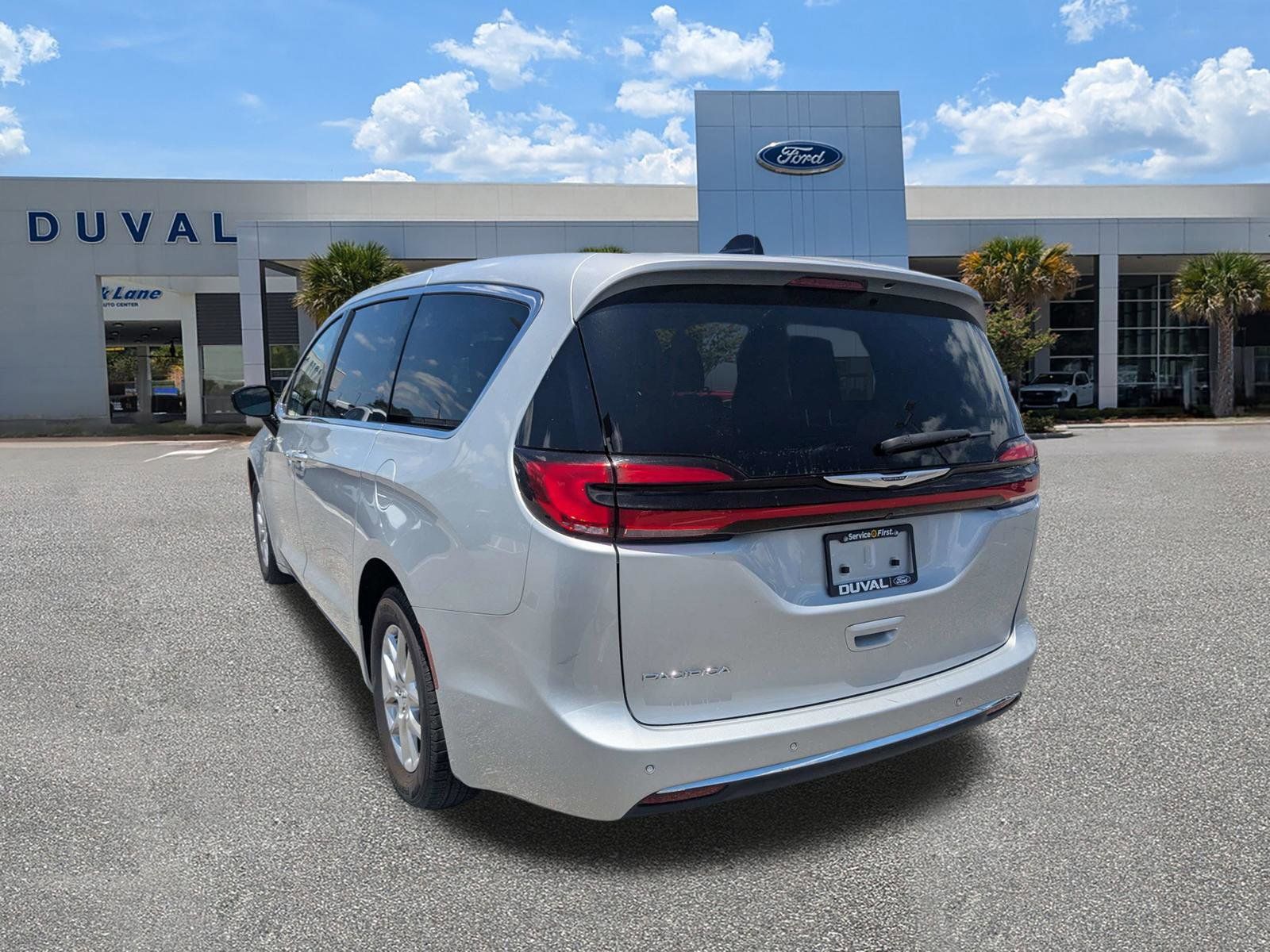 Used 2024 Chrysler Pacifica - photo 8
