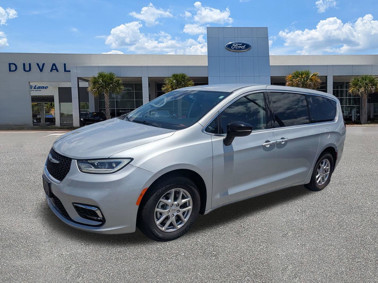 Used 2024 Chrysler Pacifica - photo 10