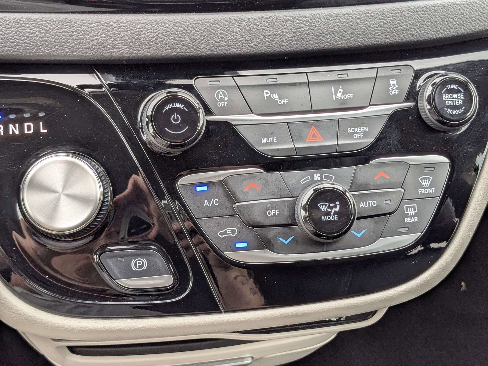 Used 2024 Chrysler Pacifica - photo 21