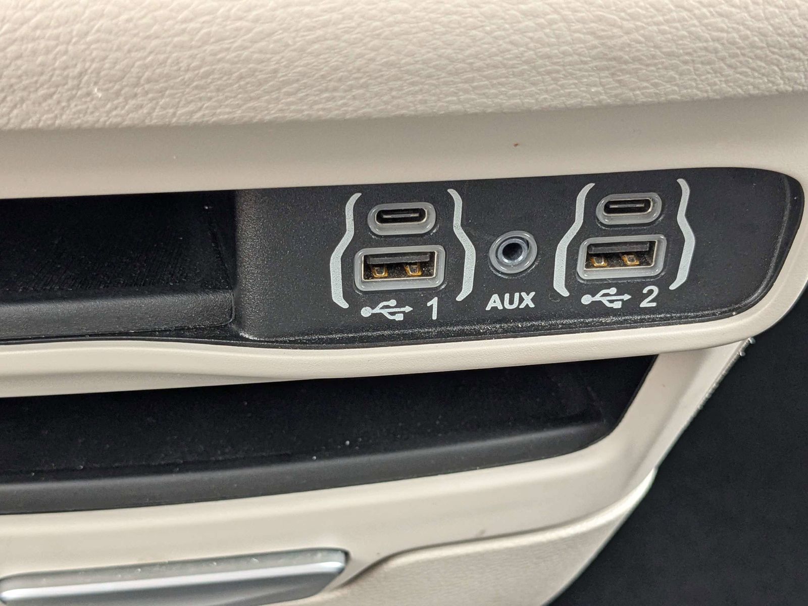 Used 2024 Chrysler Pacifica - photo 22