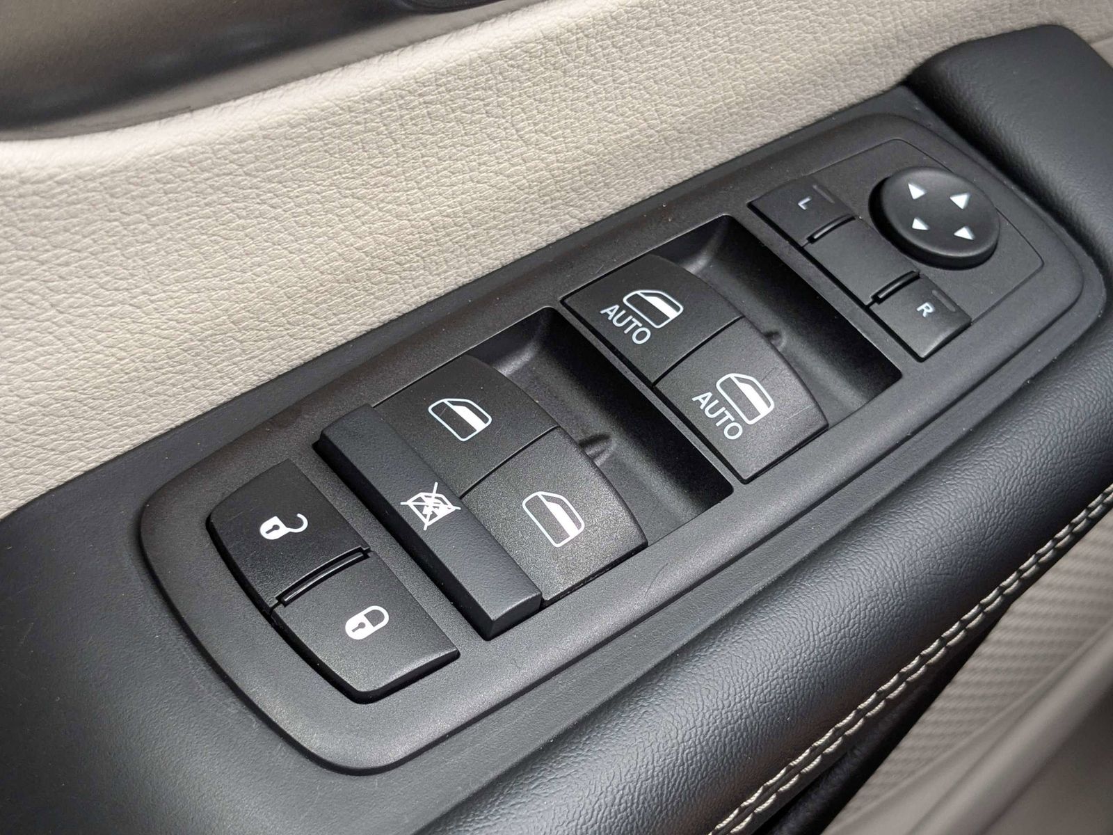 Used 2024 Chrysler Pacifica - photo 24