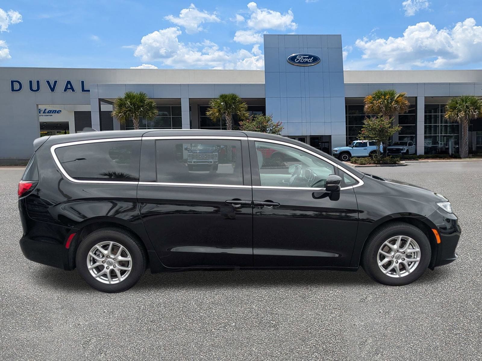 Used 2024 Chrysler Pacifica - photo 6