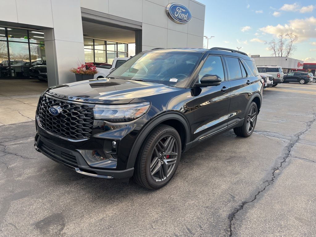Used 2025 Ford Explorer - photo 1