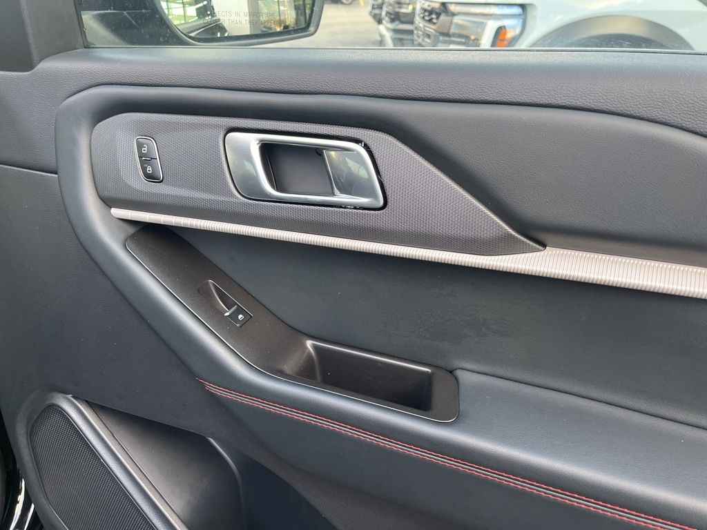 Used 2025 Ford Explorer - photo 13