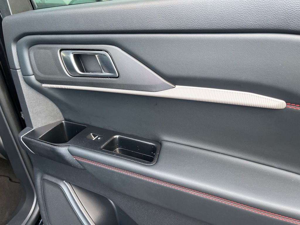 Used 2025 Ford Explorer - photo 16