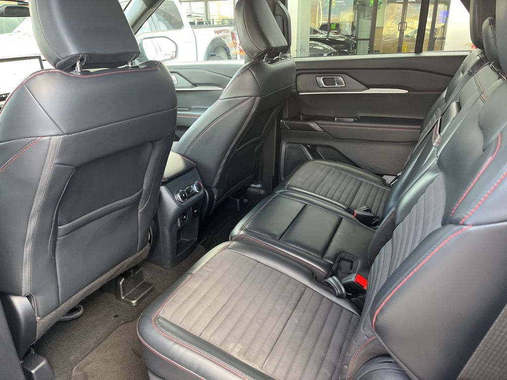 Used 2025 Ford Explorer - photo 24