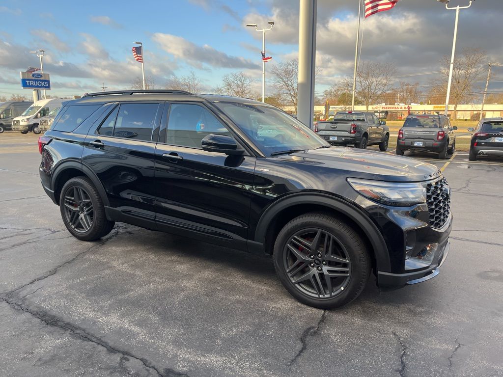 Used 2025 Ford Explorer - photo 10