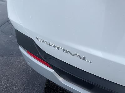 Used 2025 Kia Carnival - photo 1