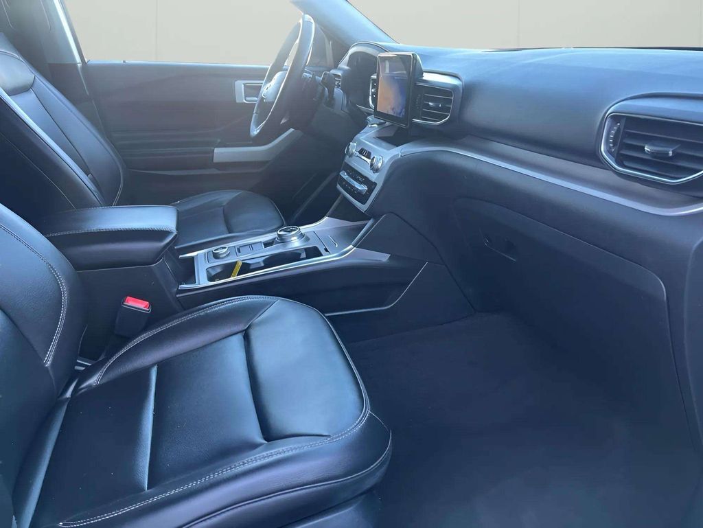 Used 2021 Ford Explorer - photo 2
