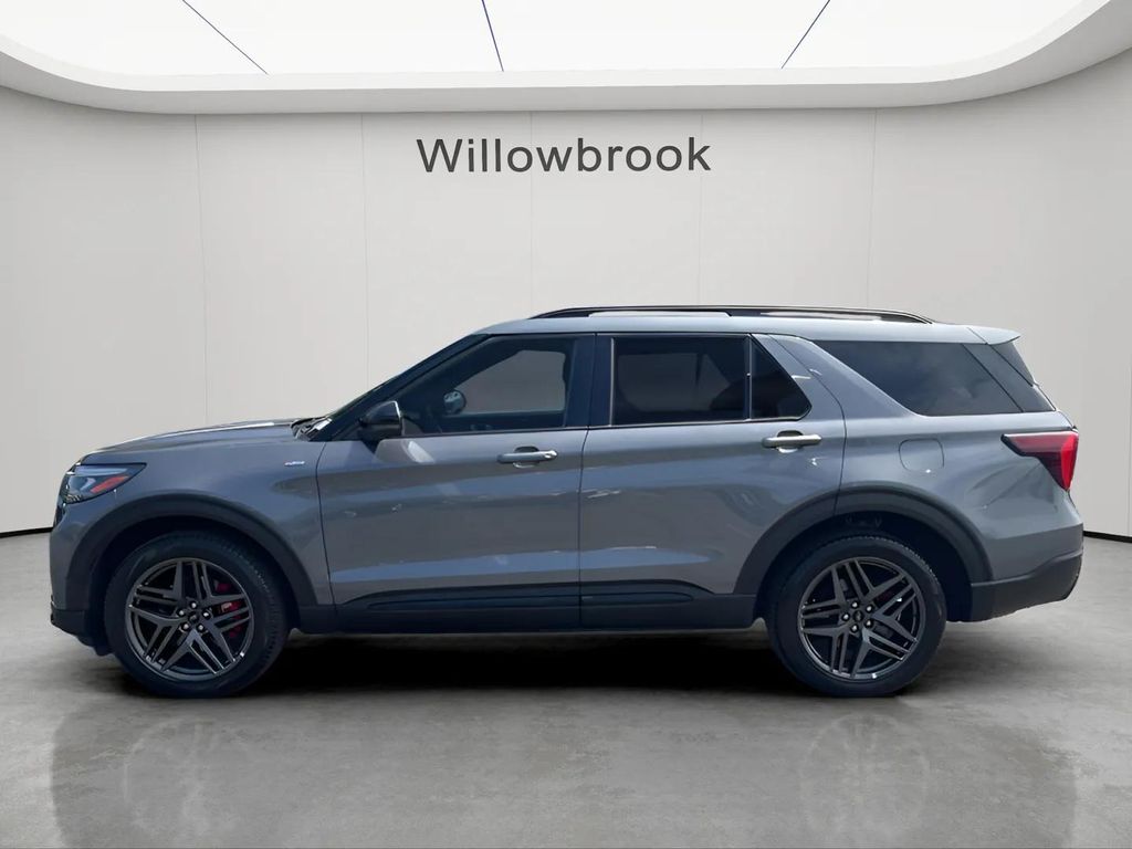 Used 2025 Ford Explorer - photo 2