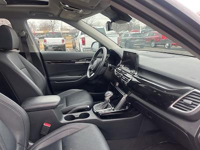 Used 2023 Kia Seltos - photo 1