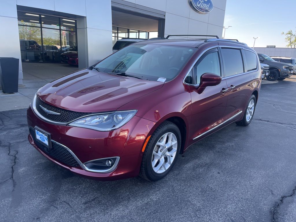 Used 2017 Chrysler Pacifica - photo 1