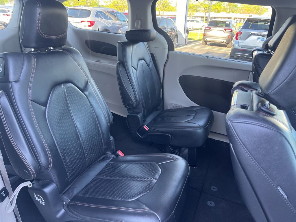 Used 2017 Chrysler Pacifica - photo 15