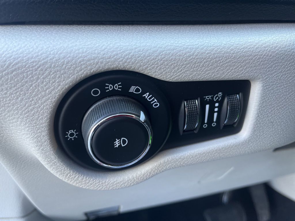 Used 2017 Chrysler Pacifica - photo 23
