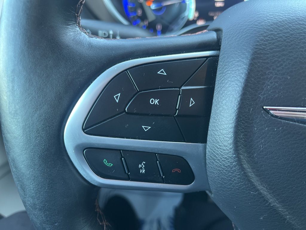 Used 2017 Chrysler Pacifica - photo 24