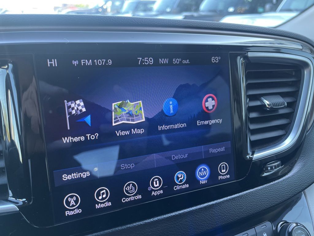 Used 2017 Chrysler Pacifica - photo 29