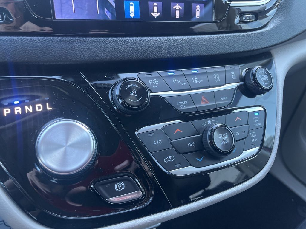 Used 2017 Chrysler Pacifica - photo 36