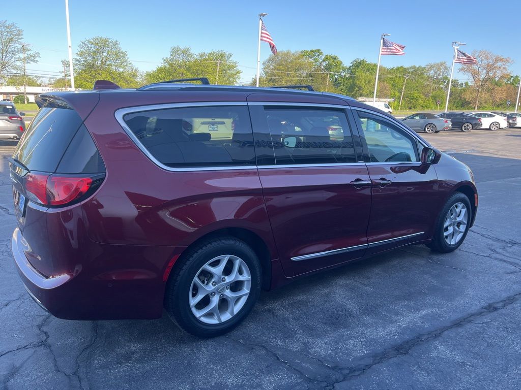 Used 2017 Chrysler Pacifica - photo 9