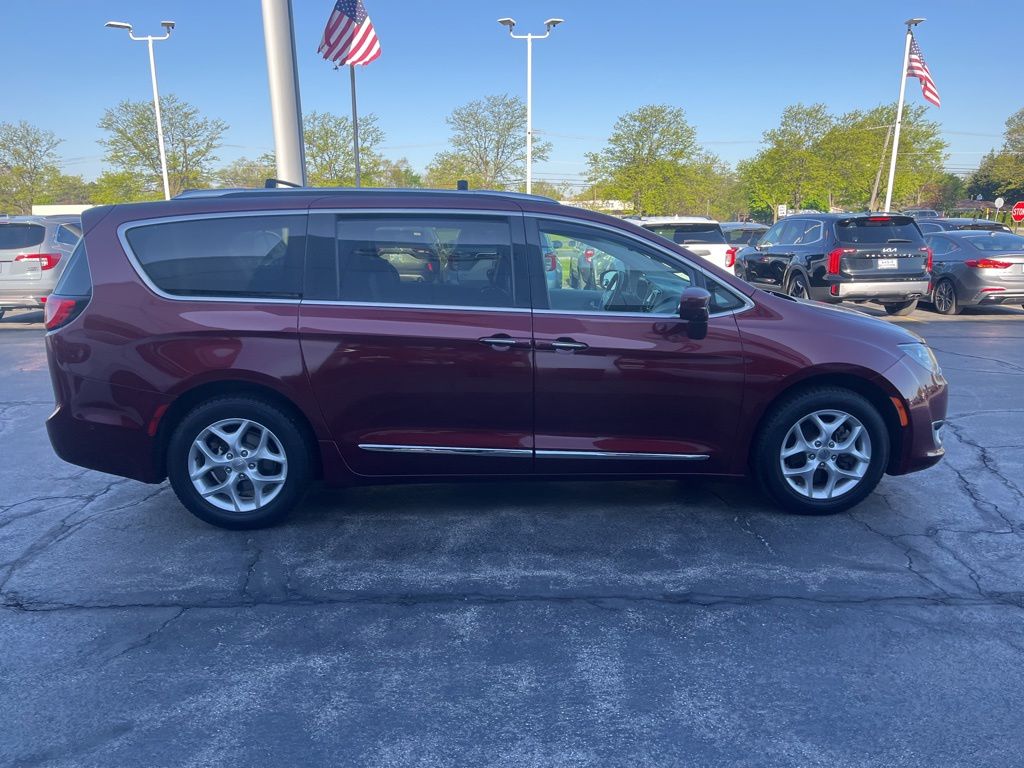 Used 2017 Chrysler Pacifica - photo 10