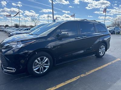 Used 2022 Toyota Sienna - photo 1