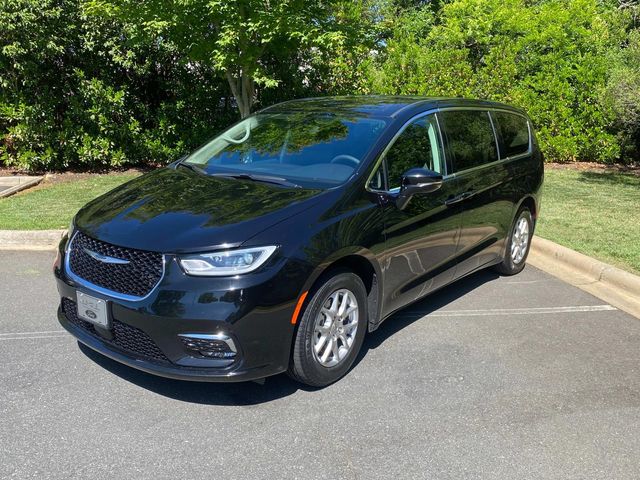 Used 2024 Chrysler Pacifica - photo 5