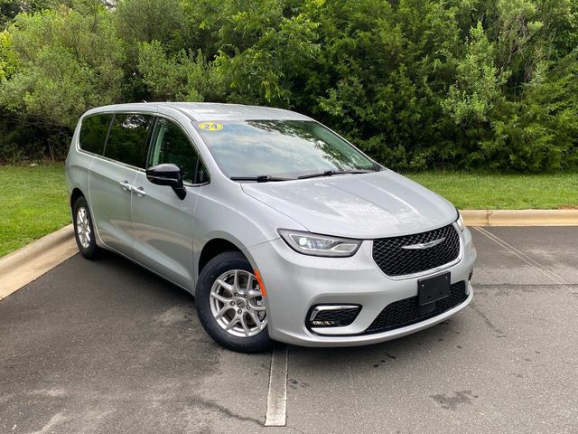 Used 2024 Chrysler Pacifica - photo 1