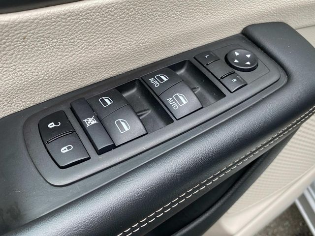 Used 2024 Chrysler Pacifica - photo 16