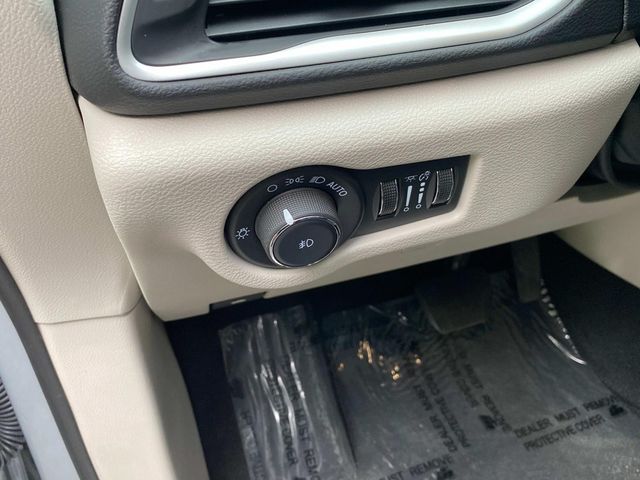 Used 2024 Chrysler Pacifica - photo 19
