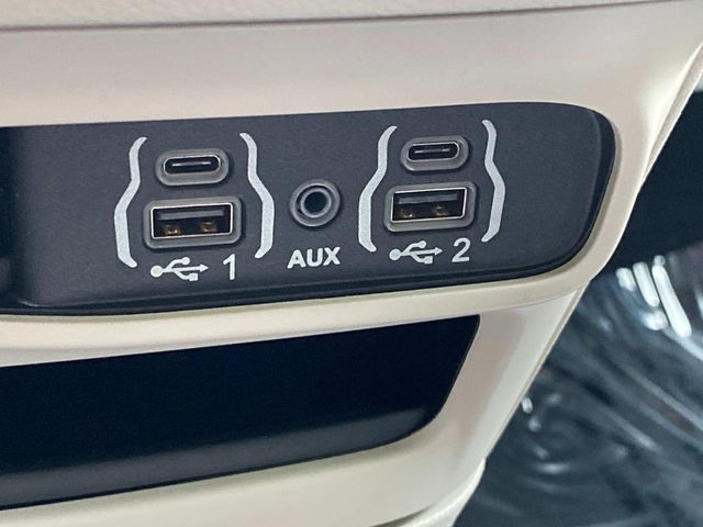 Used 2024 Chrysler Pacifica - photo 30