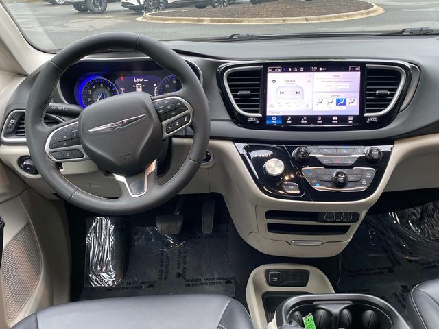 Used 2024 Chrysler Pacifica - photo 10