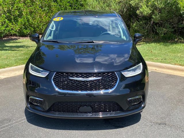 Used 2024 Chrysler Pacifica - photo 2
