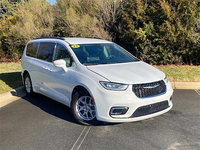 Used 2022 Chrysler Pacifica - photo 1