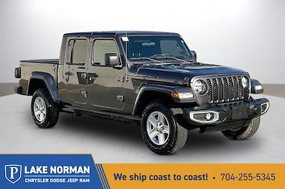 Used 2022 Jeep Gladiator - photo 1