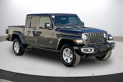 Used 2022 Jeep Gladiator - photo 1