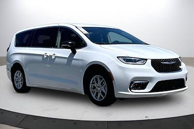2024 Chrysler Pacifica FWD Minivan for sale #2LN3236 - photo 2