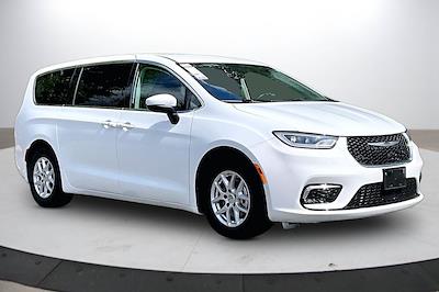 2023 Chrysler Pacifica FWD Minivan for sale #2LN3371 - photo 2