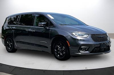 2023 Chrysler Pacifica FWD Minivan for sale #7LN3320 - photo 2
